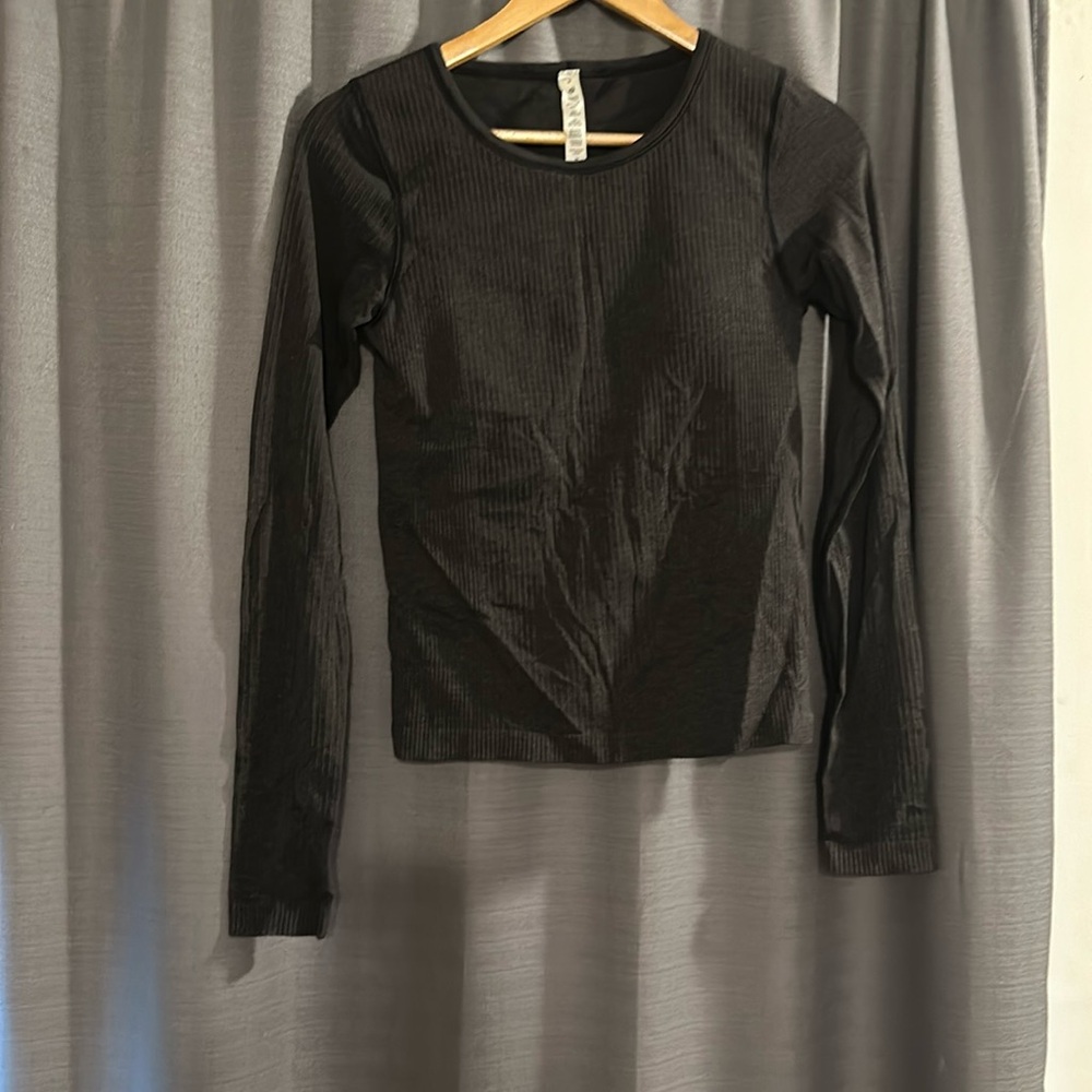 Long sleeve Lululemon top- Size 8
